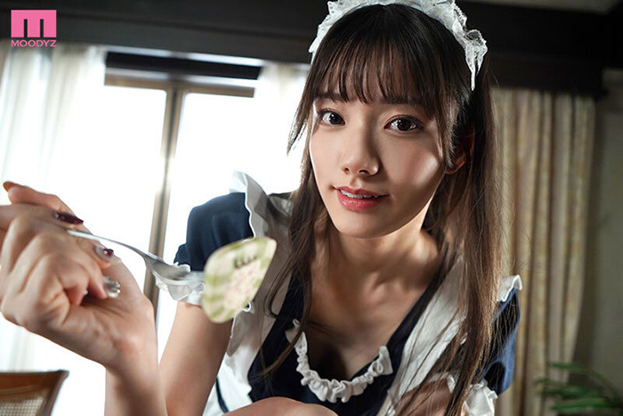 宮下玲奈　奉仕でムレムレになった脚で何発もヌイてくれる黒ストッキング痴女メイド。
