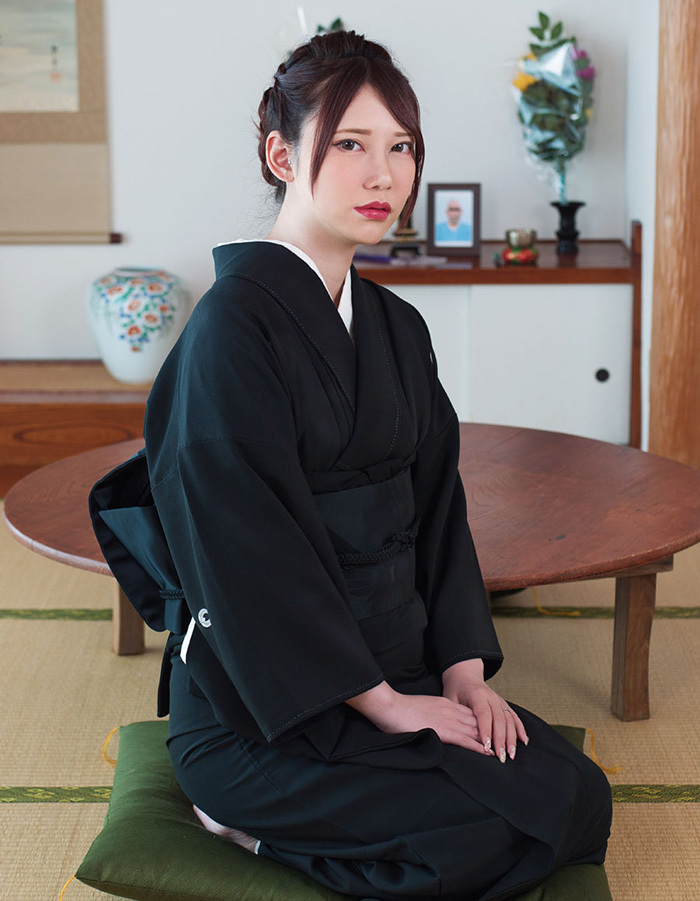 如月結衣　夫の遺影の前で夫の弟の肉棒で…未亡人NTR。