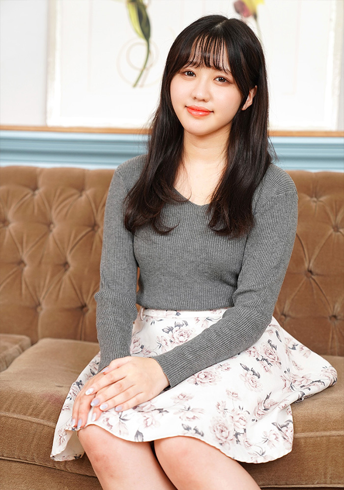 森優奈　マ○コに挿入したチンコを抜いてしゃぶってまた挿入を繰り返すPtoMセックス。