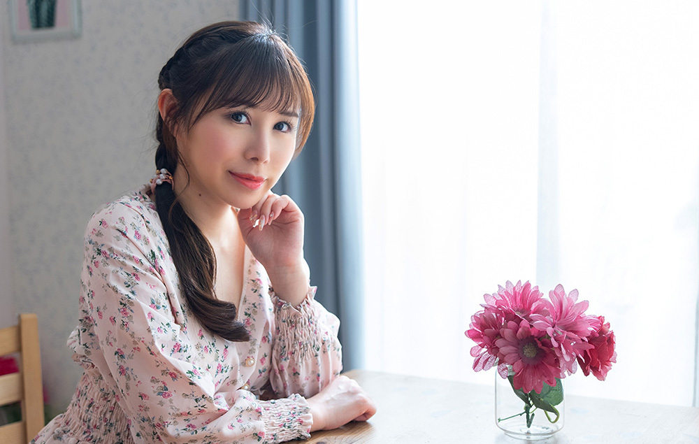 桜井ひな　エロポテンシャルを秘めたミステリアスお姉さんが初裏デビュー！